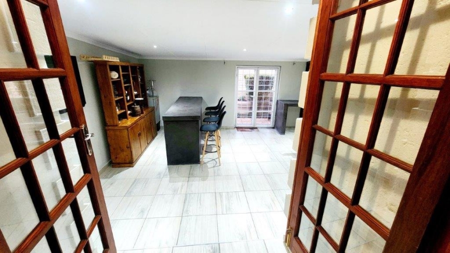 To Let 3 Bedroom Property for Rent in Safari Gardens North West